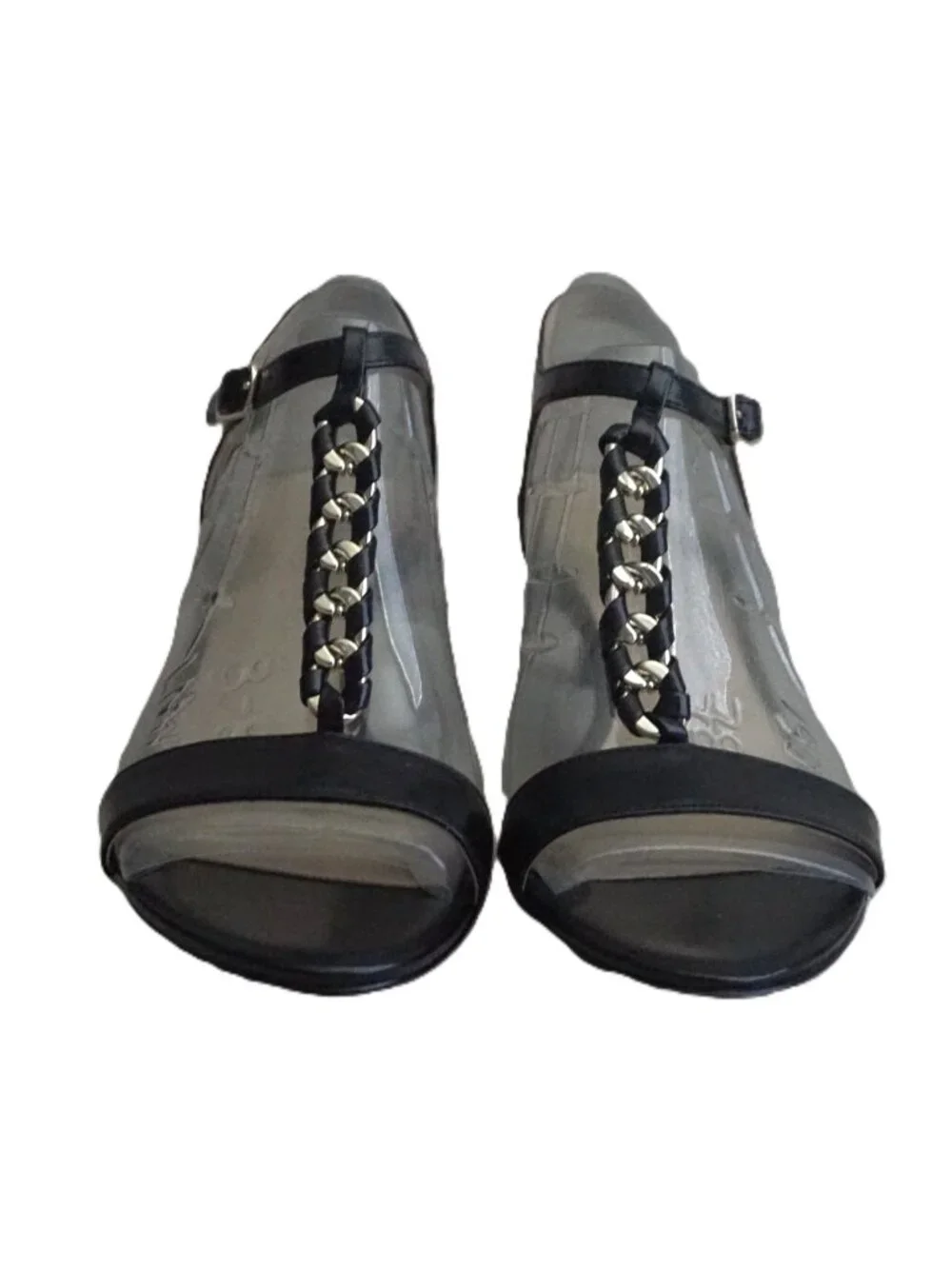 Nine West Black Kitten Healed Sandal with Gold Tone Chain Link Women’s Size 8m